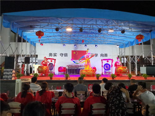 同享文化美 共創(chuàng)小康城 平陽縣鄉(xiāng)村藝術團助推國家公共文化服務體系示范區(qū)創(chuàng)建文藝演出暨河濱村 開蒙禮 儀式在鰲江鎮(zhèn)下廠社區(qū)河濱村文化禮堂舉行